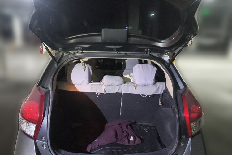 Used Toyota YARiS L Zhi Xuan 2014 1.3E Automatic Charm Edition Trunk