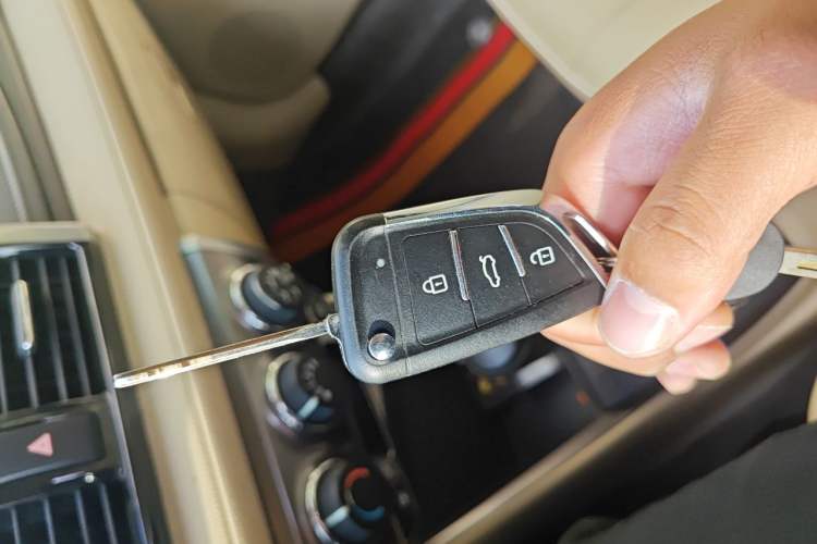 Used Toyota YARiS L Zhi Xuan 2014 1.3E Automatic Charm Edition Vehicle Key