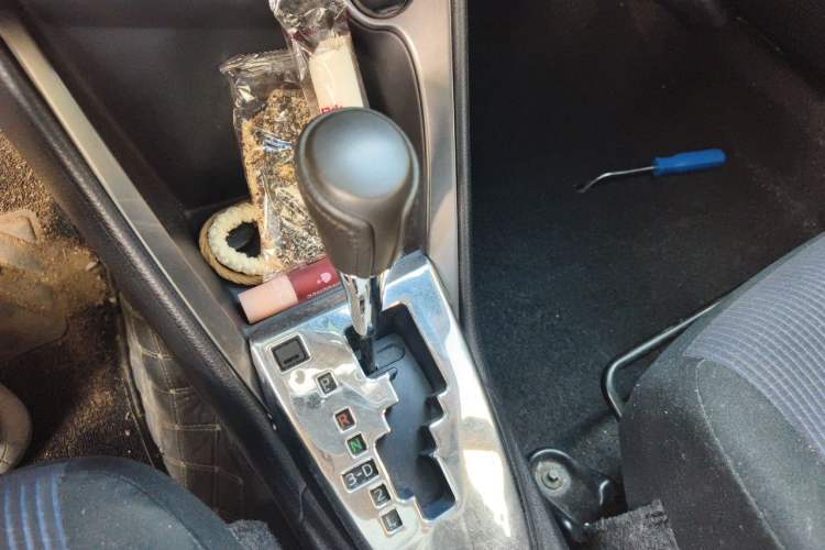 Used Toyota YARiS L Zhi Xuan 2014 1.3E Automatic Charm Edition Gear Lever