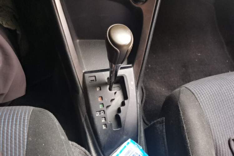 Used Toyota YARiS L Zhi Xuan 2014 1.3E Automatic Charm Edition Gear Lever