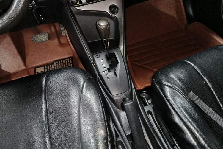 Used Toyota YARiS L Zhi Xuan 2014 1.3E Automatic Charm Edition Gear Lever
