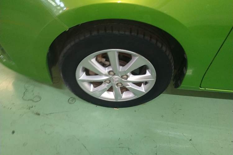 Used Toyota YARiS L Zhi Xuan 2014 1.5G Automatic Xuan Dong Edition Left Front Wheel Hub