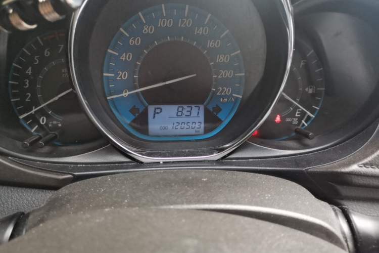 Used Toyota YARiS L Zhi Xuan 2014 1.3E Automatic Charm Edition Odometer Close Up