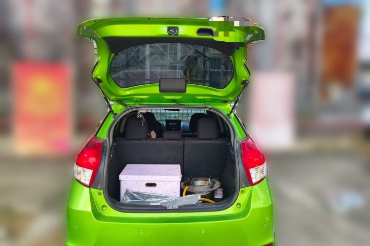 Used Toyota YARiS L Zhi Xuan 2014 1.3E Automatic Charm Edition Trunk