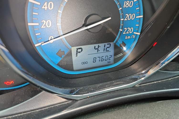 Used Toyota YARiS L Zhi Xuan 2014 1.3E Automatic Charm Edition Odometer Close Up