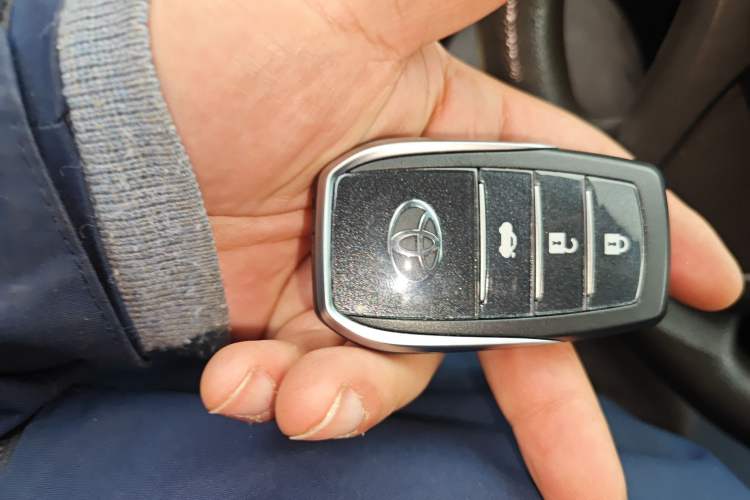 Used Toyota YARiS L Zhi Xuan 2014 1.3E Automatic Charm Edition Vehicle Key