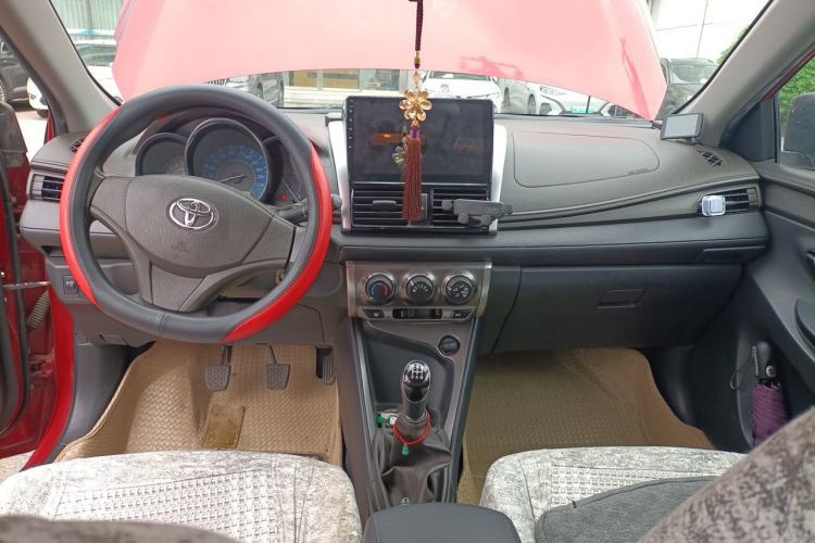 Used Toyota YARiS L Zhi Xuan 2014 1.3E Manual Charm Edition Center Console
