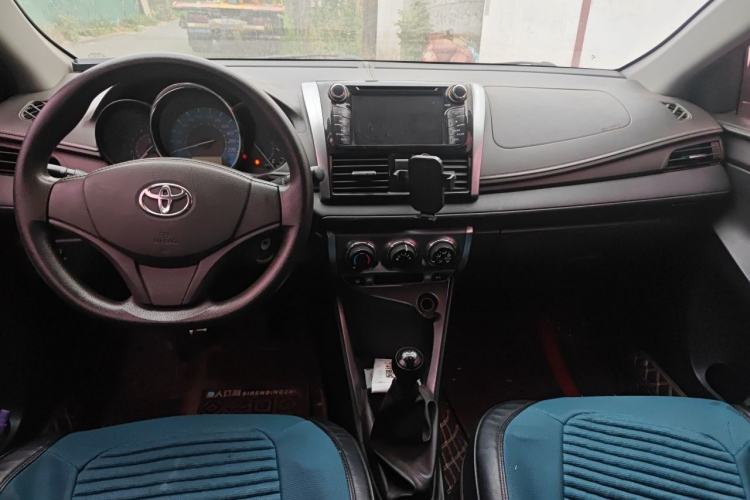 Used Toyota YARiS L Zhi Xuan 2014 1.3E Manual Charm Edition Center Console