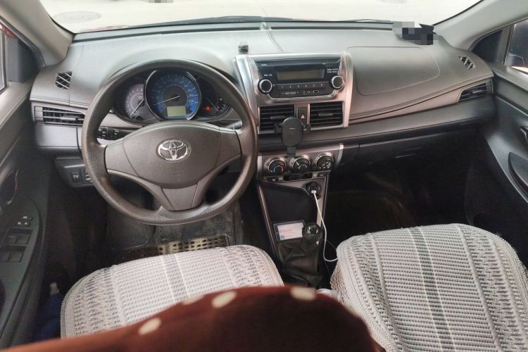 Used Toyota YARiS L Zhi Xuan 2014 1.3E Manual Charm Edition Center Console