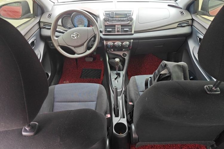 Used Toyota YARiS L Zhi Xuan 2014 1.3E Automatic Charm Edition Center Console