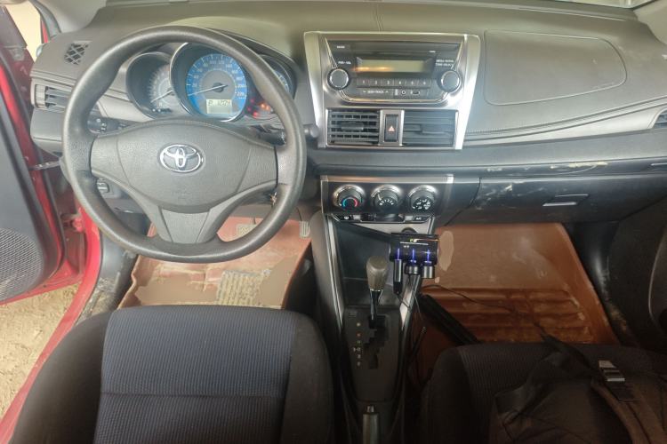 Used Toyota YARiS L Zhi Xuan 2014 1.3E Automatic Charm Edition Center Console
