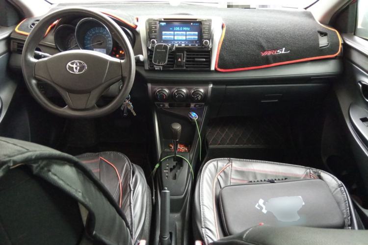 Used Toyota YARiS L Zhi Xuan 2014 1.3E Automatic Charm Edition Center Console
