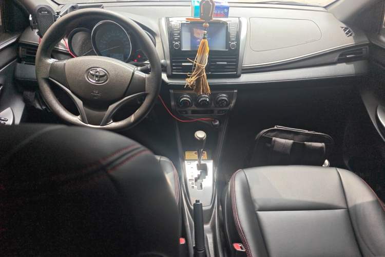 Used Toyota YARiS L Zhi Xuan 2014 1.5G Automatic Xuan Dong Edition Center Console