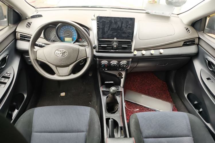 Used Toyota YARiS L Zhi Xuan 2014 1.3L Manual Dynamic Edition Center Console