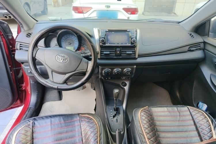 Used Toyota YARiS L Zhi Xuan 2014 1.3E Automatic Charm Edition Center Console