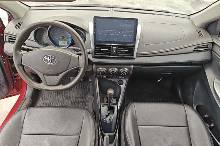 Used Toyota YARiS L Zhi Xuan 2014 1.3E Automatic Charm Edition Center Console
