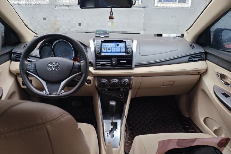 Used Toyota YARiS L Zhi Xuan 2014 1.5 GS Automatic Sharp Edition Center Console