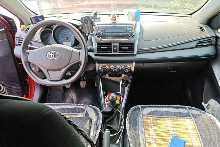 Used Toyota YARiS L Zhi Xuan 2014 1.3E Manual Charm Edition Center Console