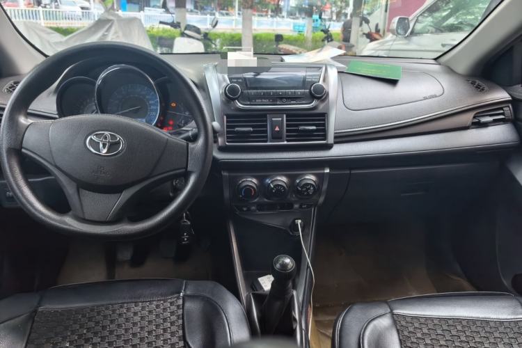 Used Toyota YARiS L Zhi Xuan 2014 1.3E Manual Charm Edition Center Console