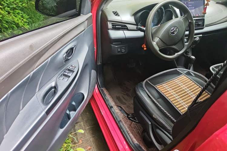 Used Toyota YARiS L Zhi Xuan 2014 1.3E Automatic Charm Edition Driver Seat