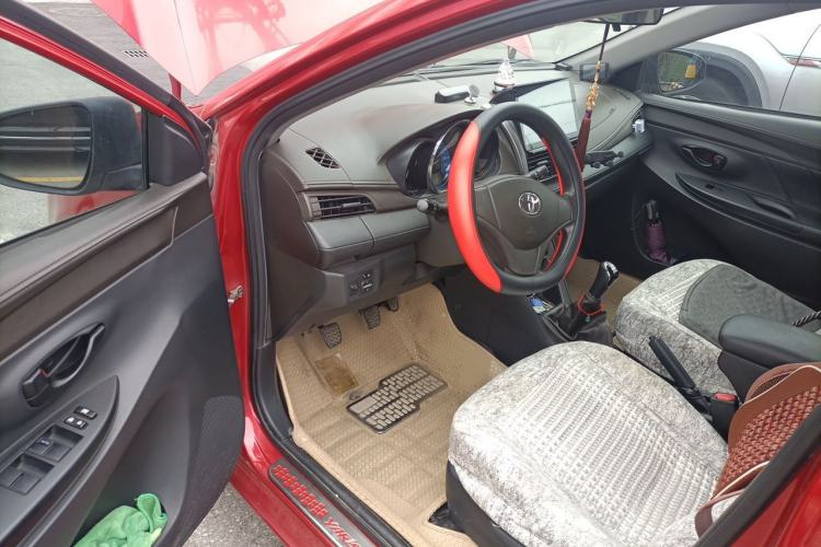 Used Toyota YARiS L Zhi Xuan 2014 1.3E Manual Charm Edition Driver Seat