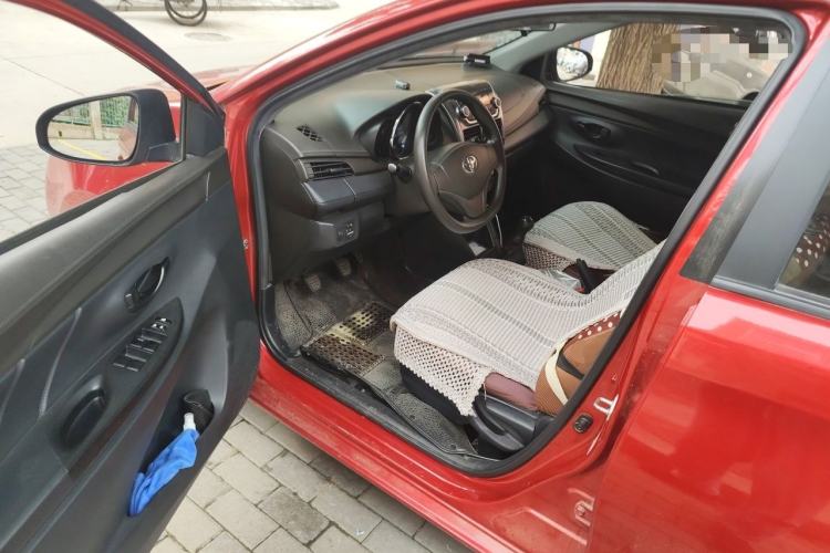 Used Toyota YARiS L Zhi Xuan 2014 1.3E Manual Charm Edition Driver Seat