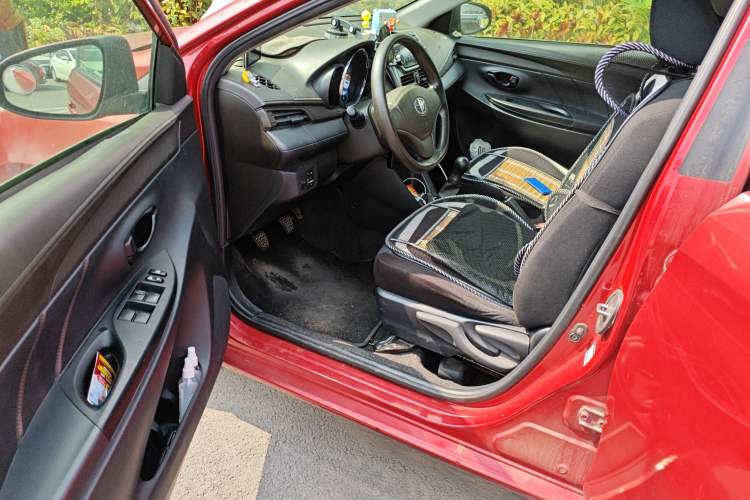 Used Toyota YARiS L Zhi Xuan 2014 1.3E Manual Charm Edition Driver Seat