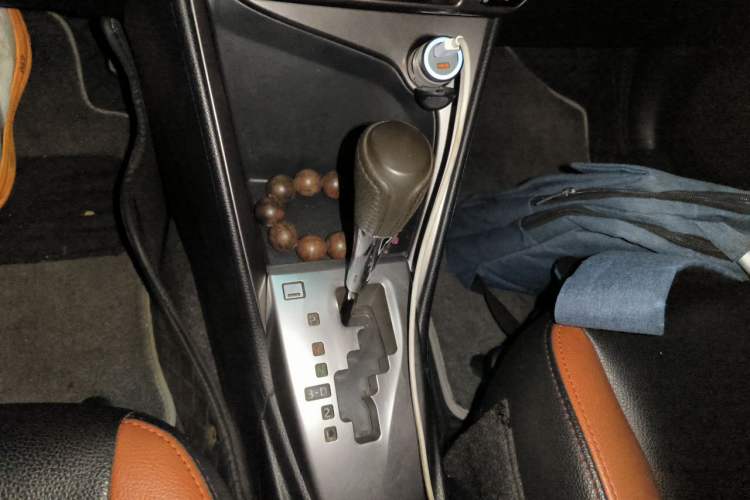 Used Toyota YARiS L Zhi Xuan 2014 1.5G Automatic Xuan Dong Edition Gear Lever