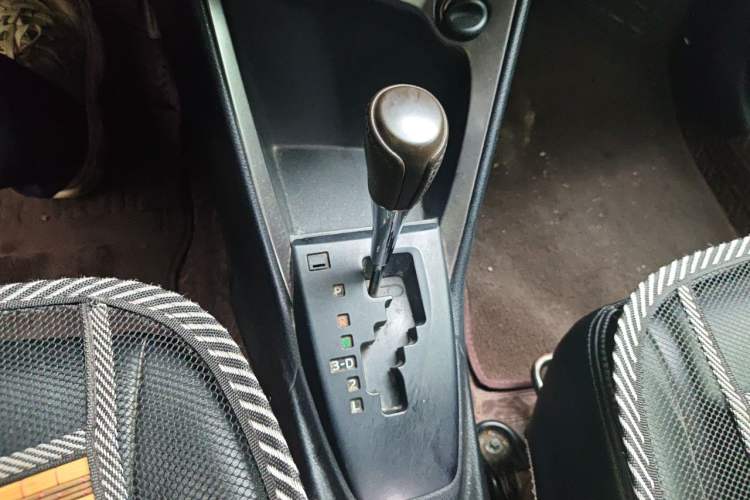 Used Toyota YARiS L Zhi Xuan 2014 1.3E Automatic Charm Edition Gear Lever