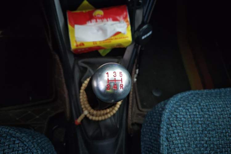 Used Toyota YARiS L Zhi Xuan 2014 1.3E Manual Charm Edition Gear Lever