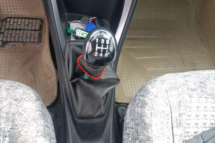 Used Toyota YARiS L Zhi Xuan 2014 1.3E Manual Charm Edition Gear Lever