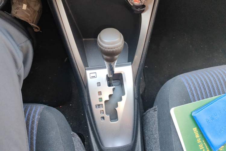 Used Toyota YARiS L Zhi Xuan 2014 1.5G Automatic Xuan Dong Edition Gear Lever