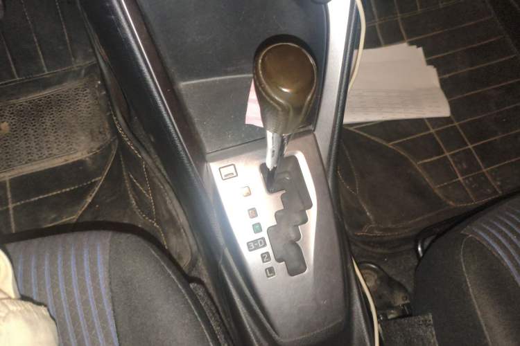 Used Toyota YARiS L Zhi Xuan 2014 1.5G Automatic Xuan Dong Edition Gear Lever