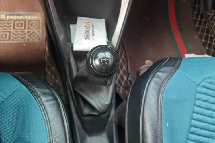 Used Toyota YARiS L Zhi Xuan 2014 1.3E Manual Charm Edition Gear Lever