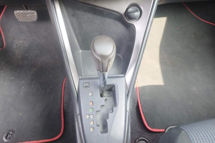 Used Toyota YARiS L Zhi Xuan 2014 1.3E Automatic Charm Edition Gear Lever