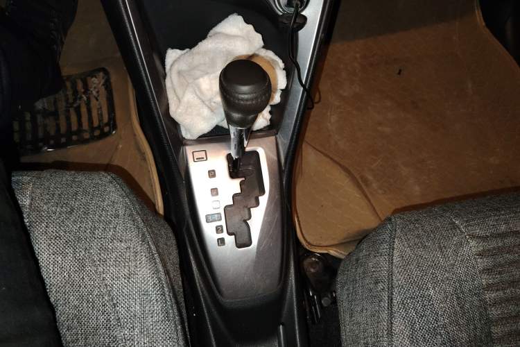 Used Toyota YARiS L Zhi Xuan 2014 1.5G Automatic Xuan Dong Edition Gear Lever