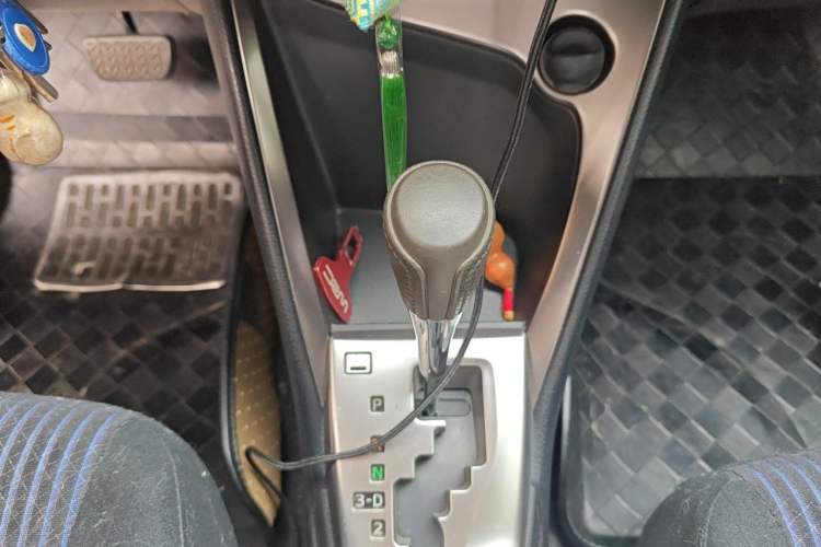 Used Toyota YARiS L Zhi Xuan 2014 1.5G Automatic Xuan Dong Edition Gear Lever