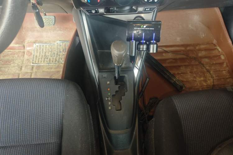 Used Toyota YARiS L Zhi Xuan 2014 1.3E Automatic Charm Edition Gear Lever
