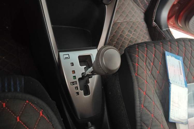 Used Toyota YARiS L Zhi Xuan 2014 1.5G Automatic Xuan Dong Edition Gear Lever