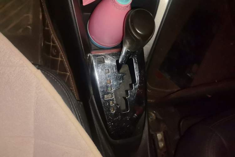 Used Toyota YARiS L Zhi Xuan 2014 1.3E Automatic Charm Edition Gear Lever