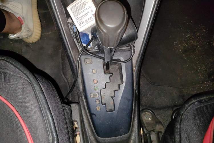Used Toyota YARiS L Zhi Xuan 2014 1.3E Automatic Charm Edition Gear Lever