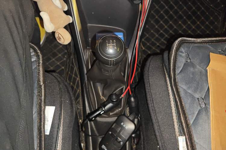 Used Toyota YARiS L Zhi Xuan 2014 1.3E Manual Charm Edition Gear Lever
