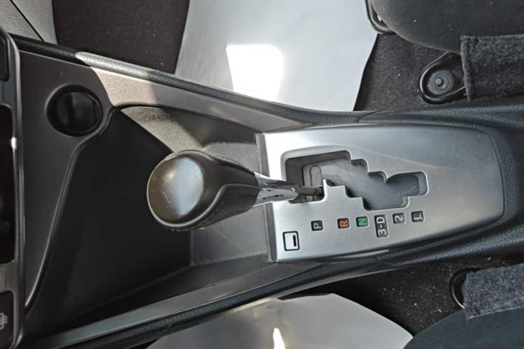 Used Toyota YARiS L Zhi Xuan 2014 1.5G Automatic Xuan Dong Edition Gear Lever