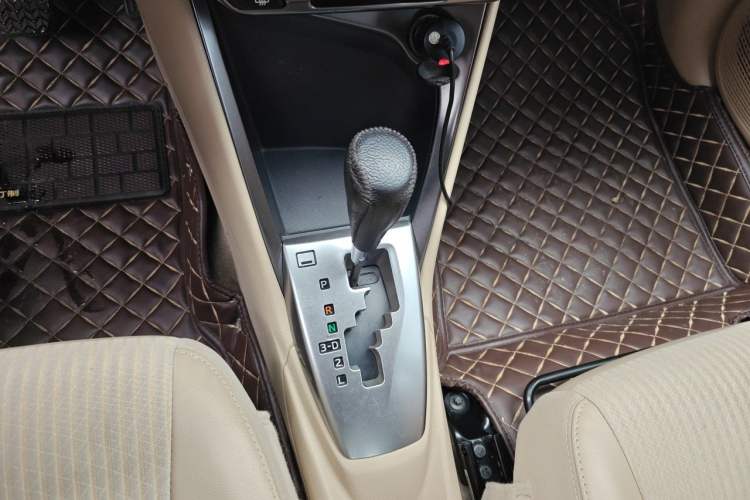 Used Toyota YARiS L Zhi Xuan 2014 1.5 GS Automatic Sharp Edition Gear Lever