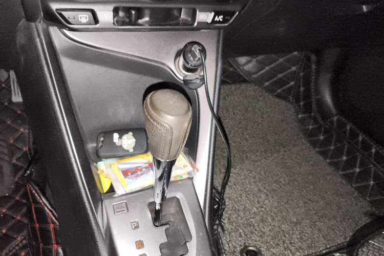 Used Toyota YARiS L Zhi Xuan 2014 1.5G Automatic Xuan Dong Edition Gear Lever