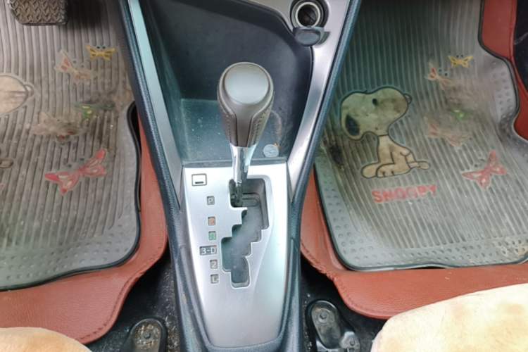 Used Toyota YARiS L Zhi Xuan 2014 1.5G Automatic Xuan Dong Edition Gear Lever