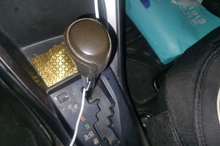 Used Toyota YARiS L Zhi Xuan 2014 1.3E Automatic Charm Edition Gear Lever