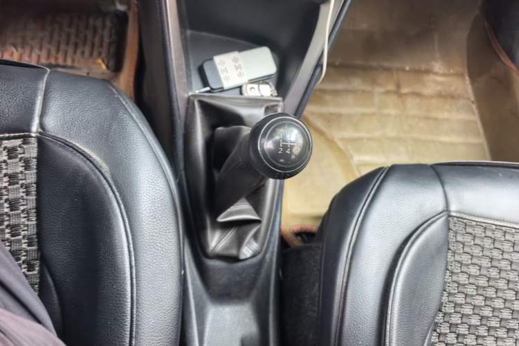 Used Toyota YARiS L Zhi Xuan 2014 1.3E Manual Charm Edition Gear Lever