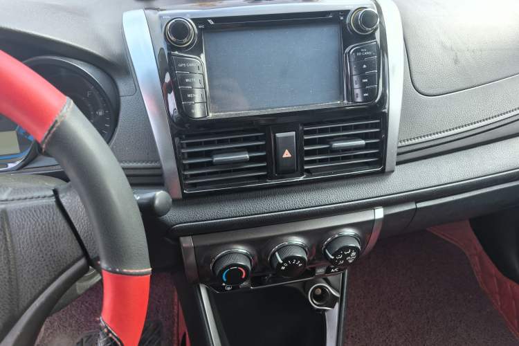 Used Toyota YARiS L Zhi Xuan 2014 1.3E Manual Charm Edition Interior 3