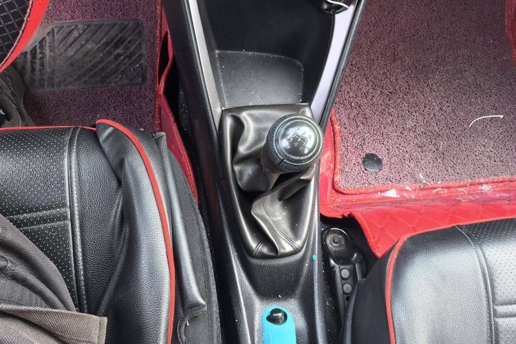 Used Toyota YARiS L Zhi Xuan 2014 1.3E Manual Charm Edition Interior 4